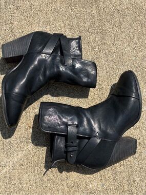 Women's rag & bone Black Leather Ankle Boots - Classic Heeled Bootie